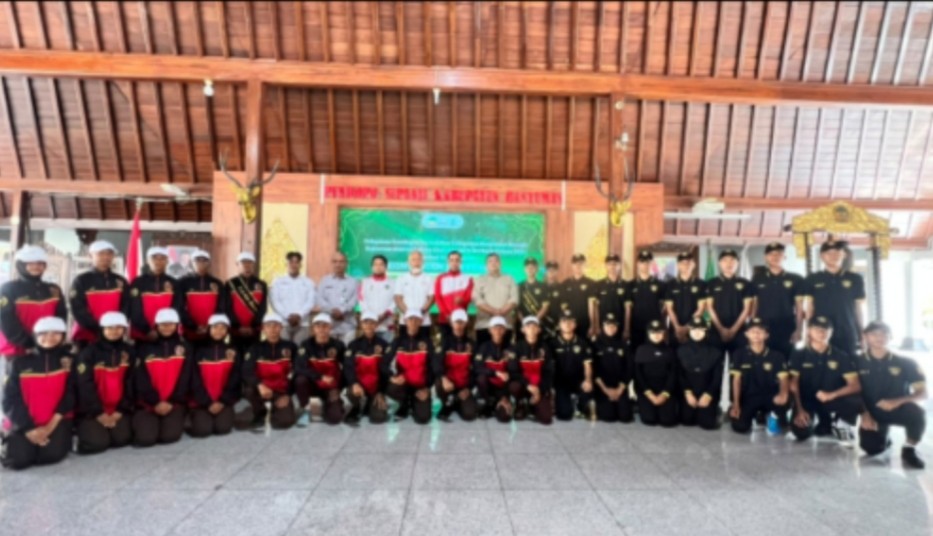 Pelepasan Kontingen LKBB MTs N 1 Banyumas di Pendopo Kabupaten Banyumas