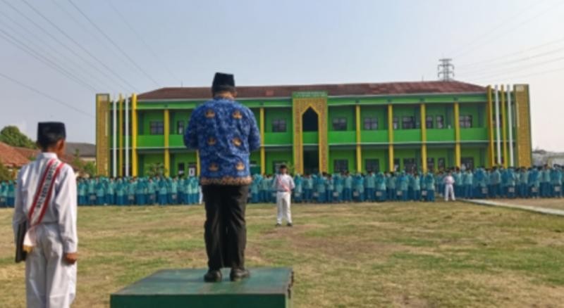 Upacara Hari Kesaktian Pancasila MTsN 1 Banyumas Berlangsung Hikmat